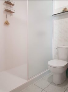 salle de bain avec toilette mdlec ancenis